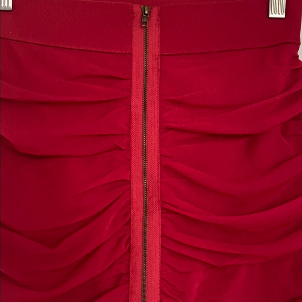 red ruched skirt with zipper - Picture 2 of 6